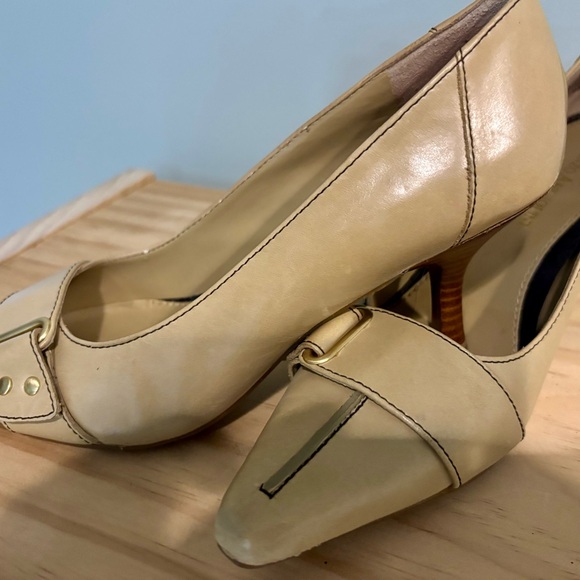 Enzo Angiolini Cream Heels - Picture 1 of 9